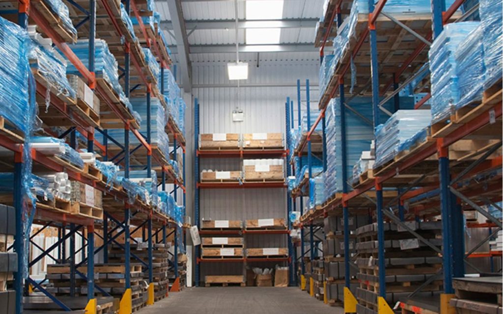 5 Reasons_0 Images of the inside of a warehouse